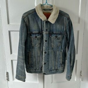 Levi’s Sherpa lined denim jacket size s